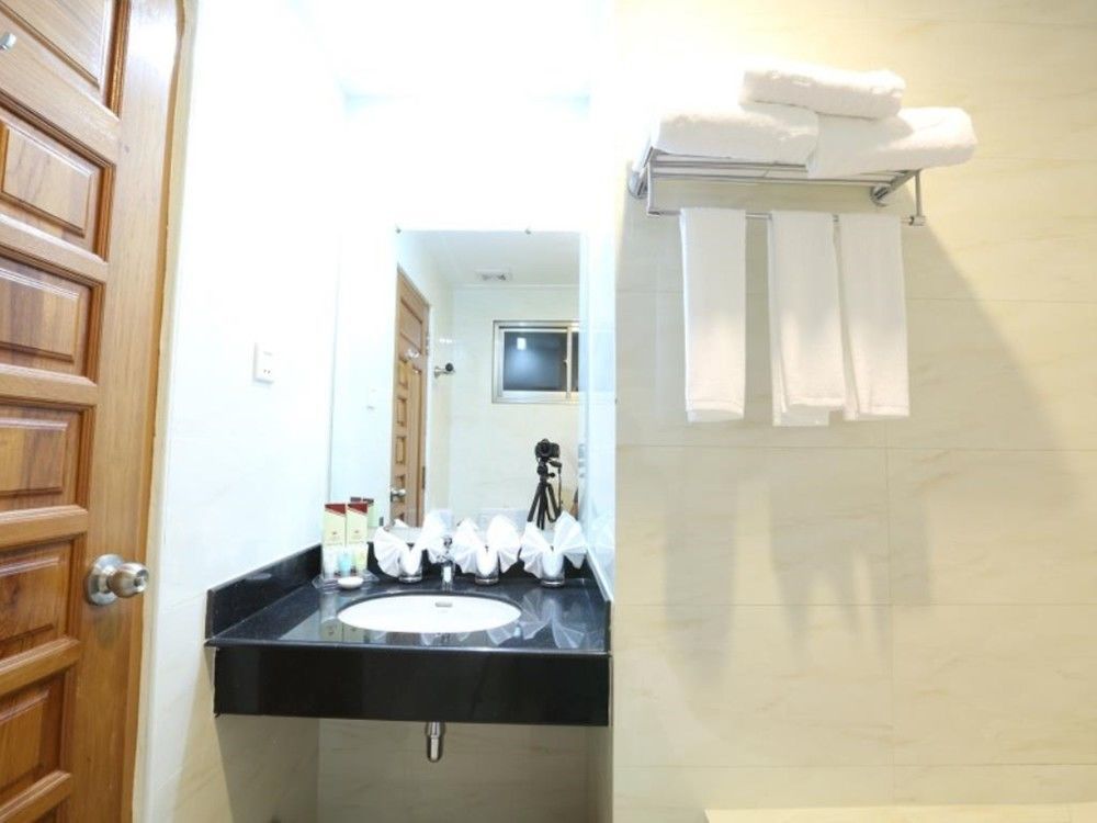 Hotel Royal King Γιανγκόν Εξωτερικό φωτογραφία